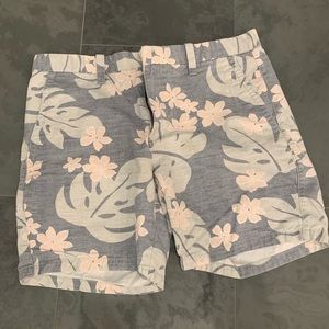 Gap Men’s Tropical Print Shorts